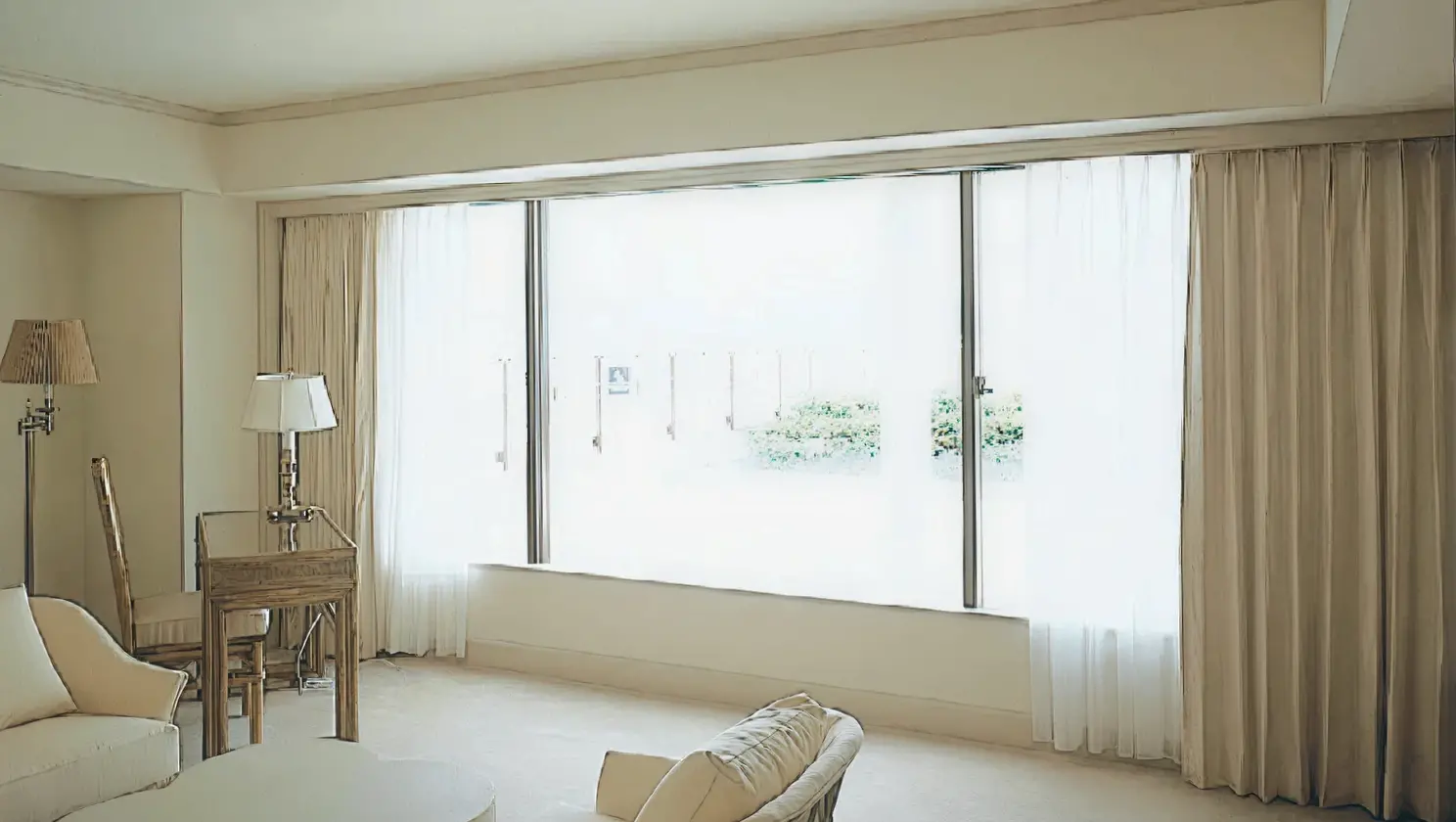 Glide curtains by hand with ease— even on extra-wide windows.
